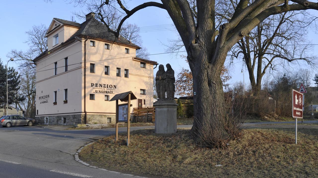 Penzion "U Nadrazi" Horsovsky Tyn Экстерьер фото