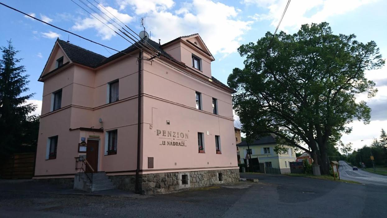 Penzion "U Nadrazi" Horsovsky Tyn Экстерьер фото